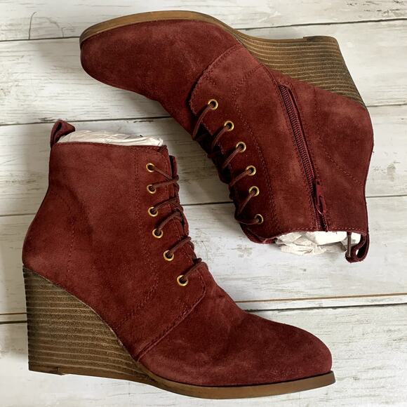 NEW Diba Blake Lace Up Suede Wedge Boots Booties in Burgundy - Picture 3 of 7
